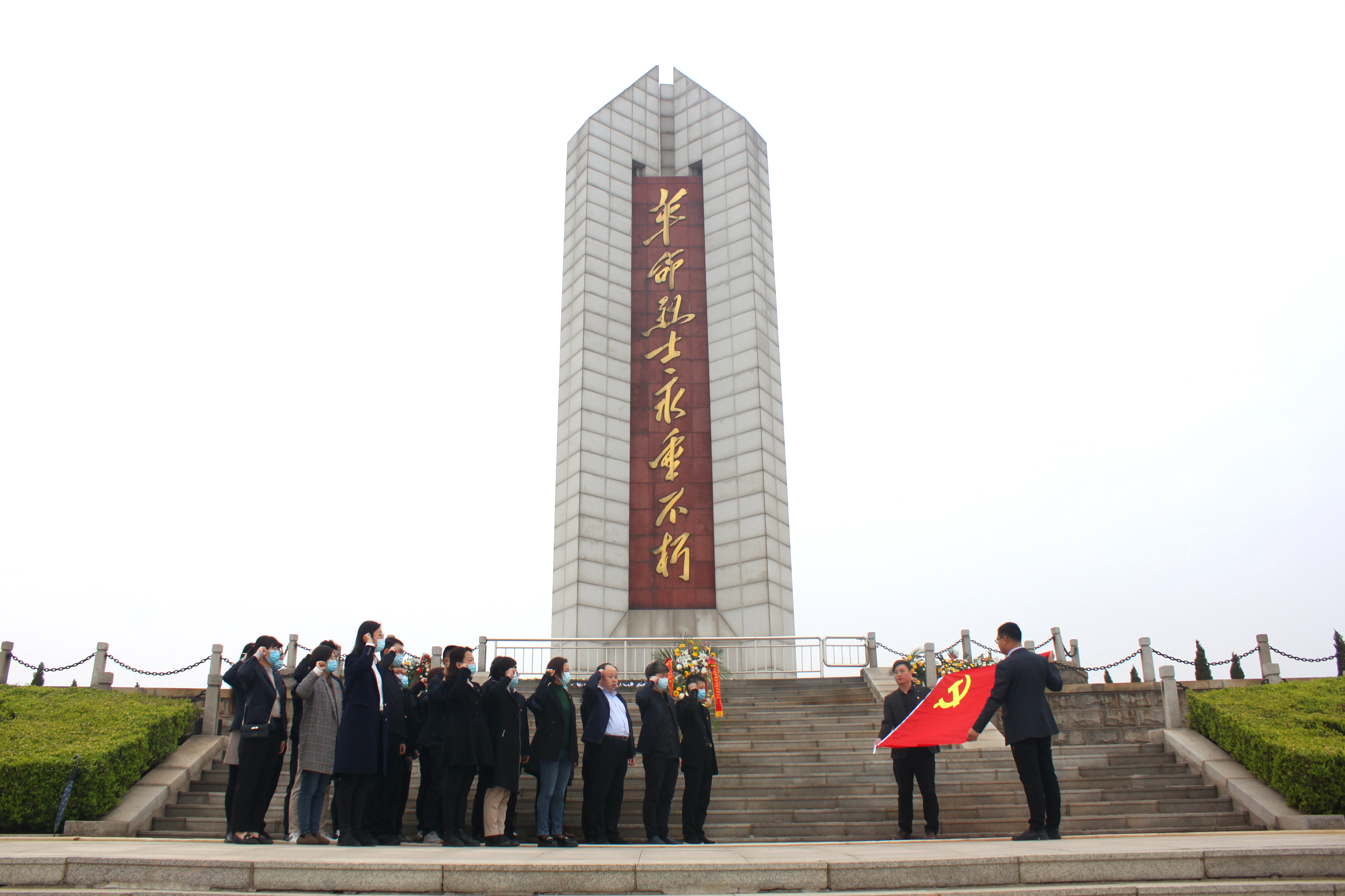 清明祭英烈 缅怀革命情(图3)