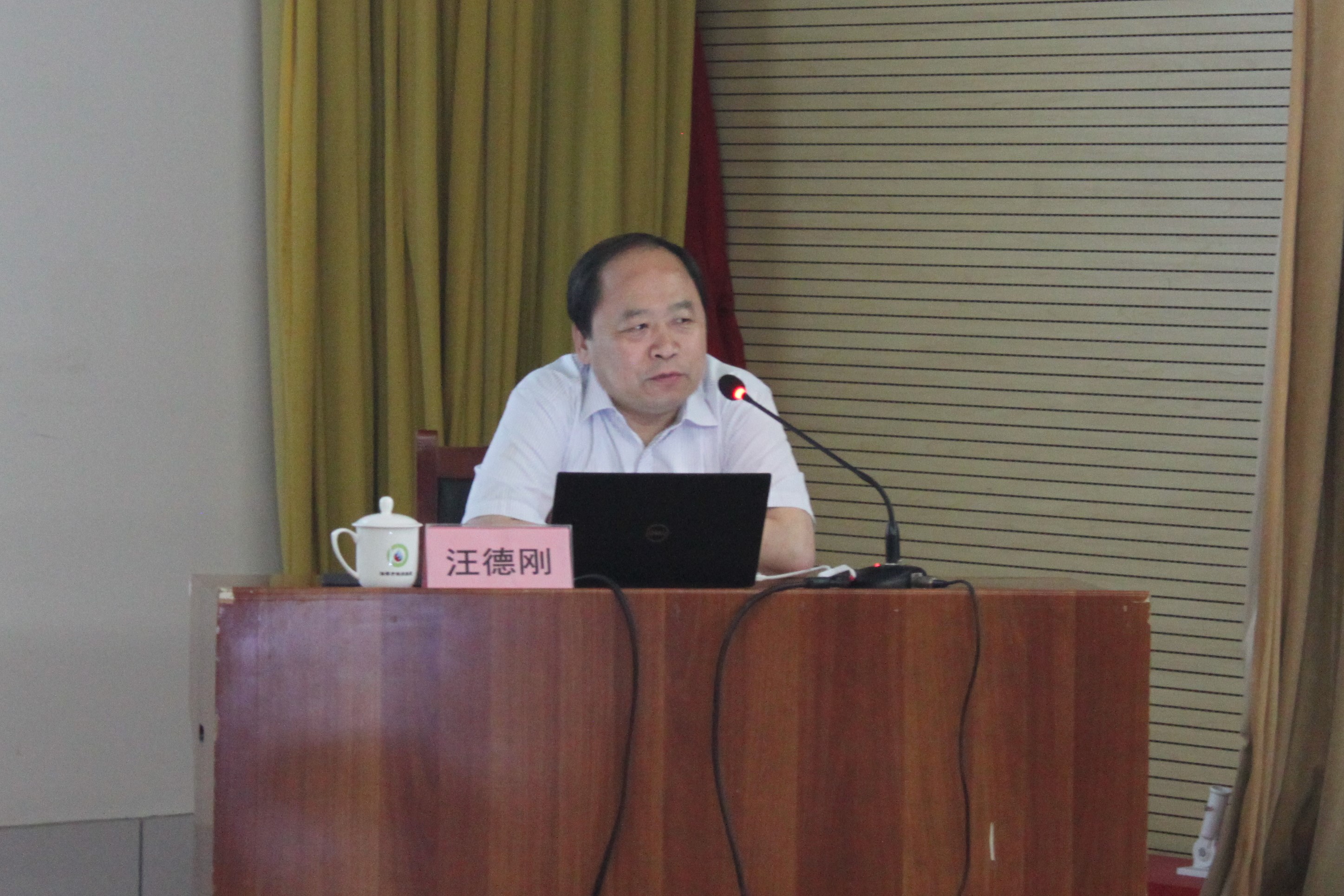 tqb谈球吧组织召开管理人员培训会(图2)
