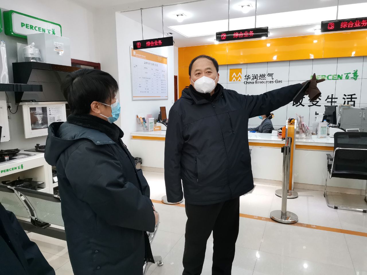 tqb谈球吧汪德刚看望慰问春节期间值守一线干部职工(图2)