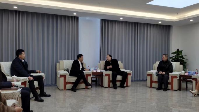 邮储银行山东省分行副行长张文一行到tqb谈球吧进行合作洽谈(图1)